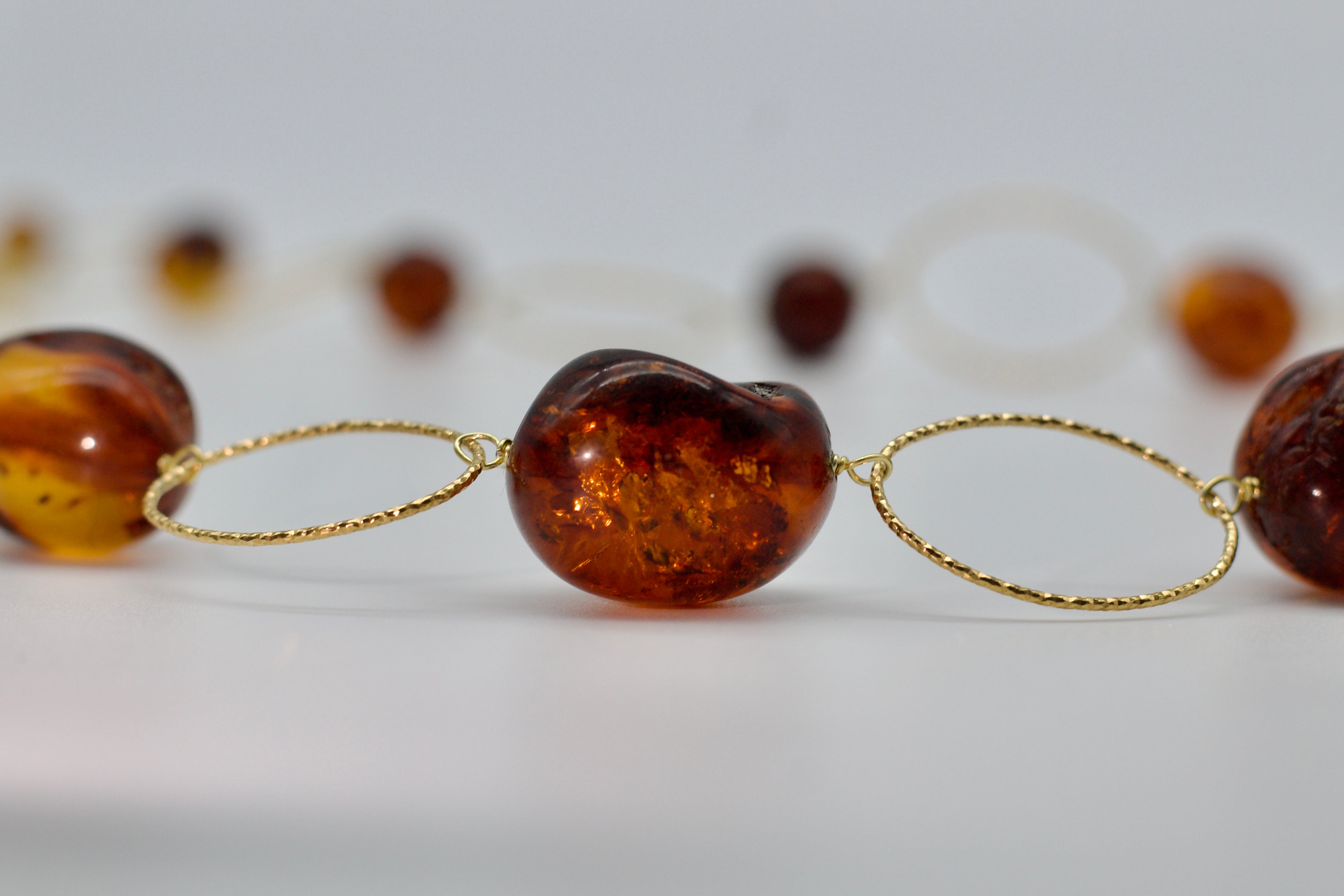 AMBER, collana